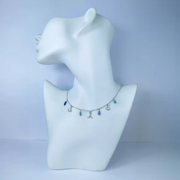 collar cola de ballena hermoso